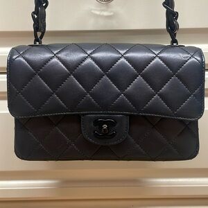 CHANEL So Black Quilted Shoulder Bag